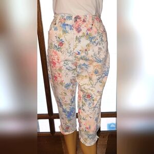 Gloria Vanderbilt Amanda Petite Vintage Floral Capris